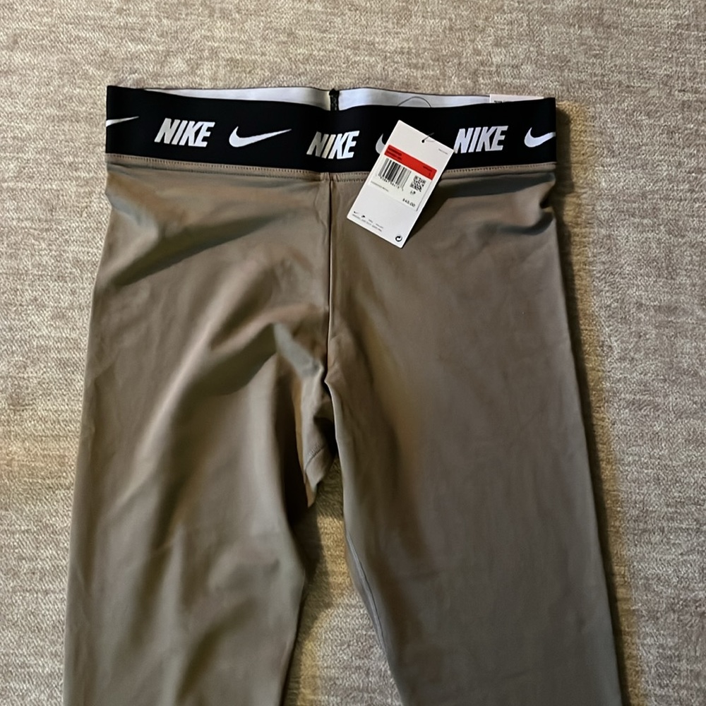 Nike Crop Tape Top & High Waisted Legging - Picture 3 of 3